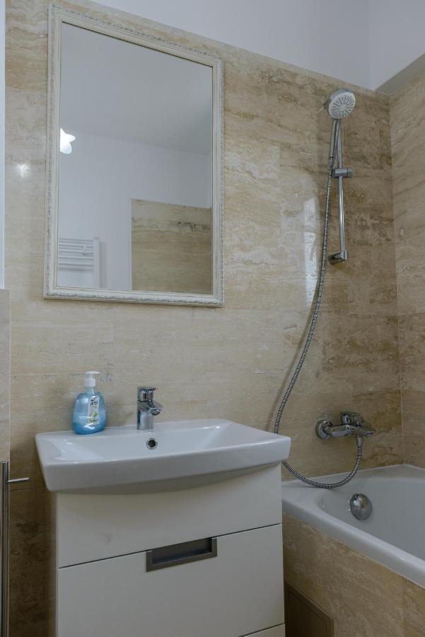 Luxury Apartments Newton By Glam Iasi Ngoại thất bức ảnh